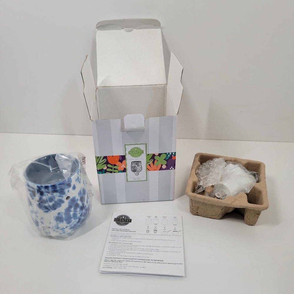 Scentsy Blue Tie Dye Warmer Plug In New Open Box